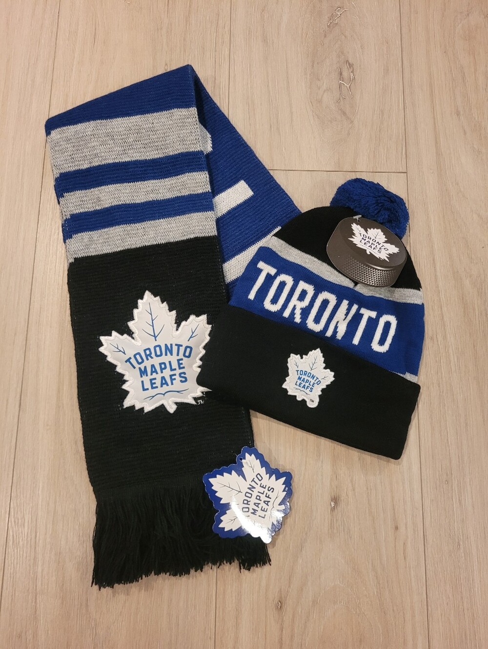 NWT TORONTO MAPLE LEAFS | NHL Hockey Winter Scarf + Hat Bundle